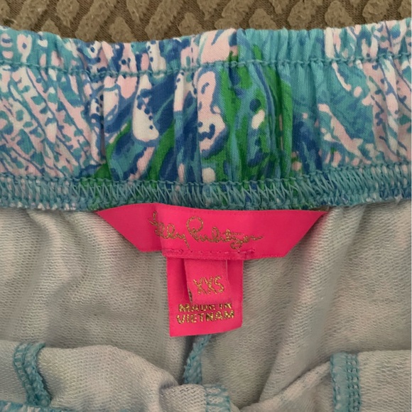 Lilly Pulitzer Blue and Green Patterned Women Shorts - Picture 3 of 3